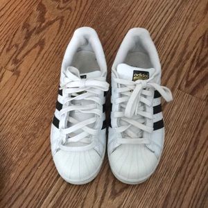Adidas superstars